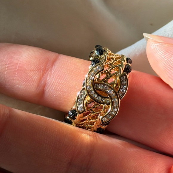 Beautiful Chanel Gold and Black Chain Ring - Picture 15 of 16